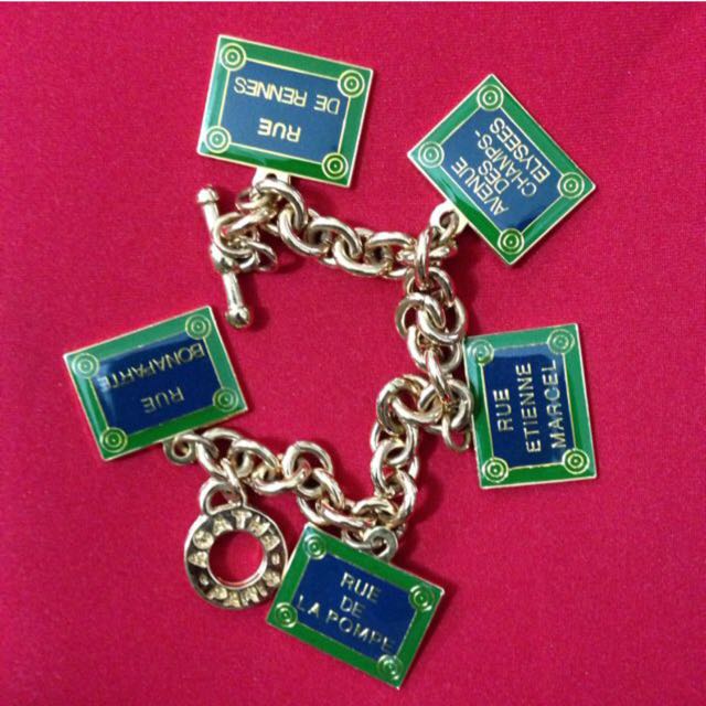 Charm agatha