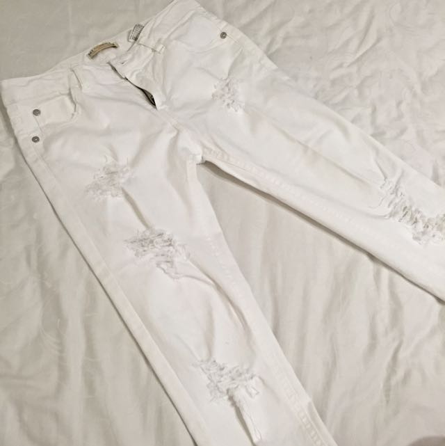 pull and bear white jeans