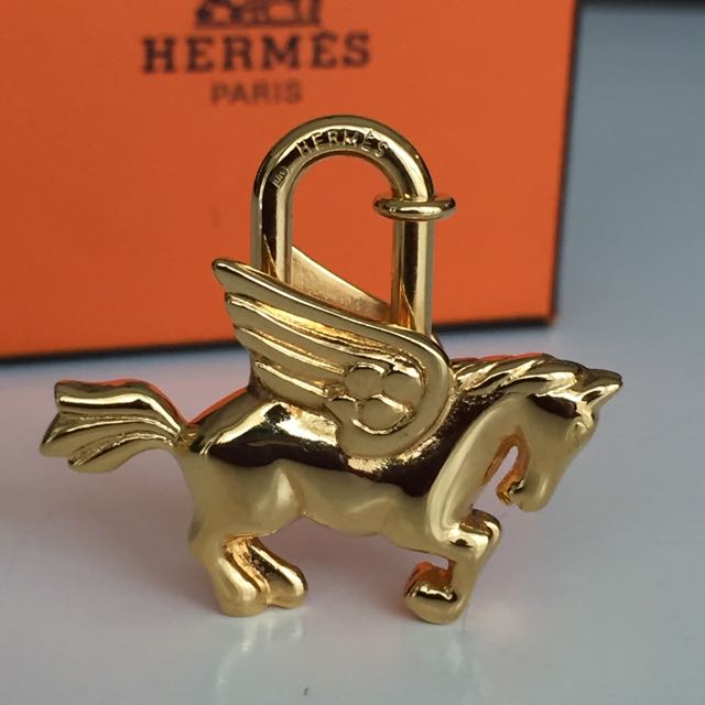 HERMES VINTAGE PEGASUS GOLD PLATED METAL CHARM ~ WEAR W/ YOUR CHIEN  COLLECTION!