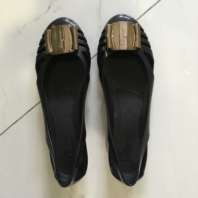 ferragamo jelly flats black