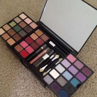 Victoria's Secret 'ultimate Makeup Kit'