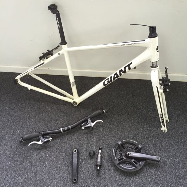 (Reserved Liao) Giant Escape Bicycle Frame 2012/2013, Sports Equipment