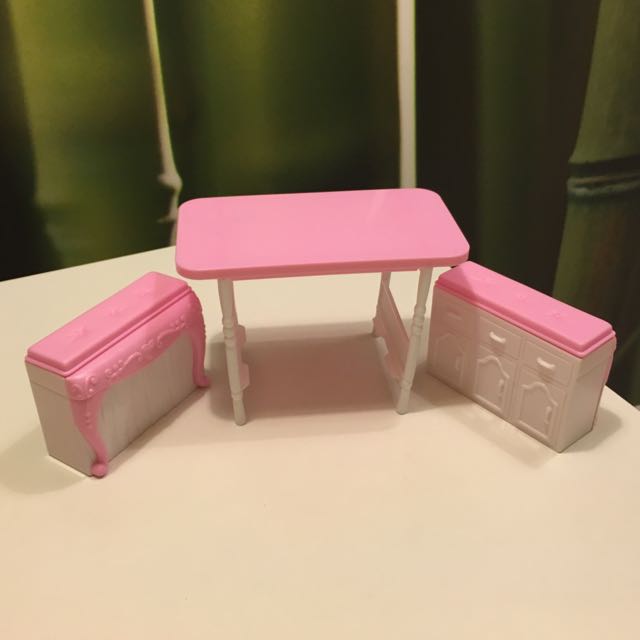 barbie dinner table