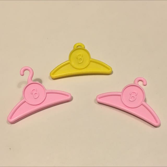 Barbie Vintage Clothes Hanger Paper Clips, Hobbies & Toys, Toys & Games