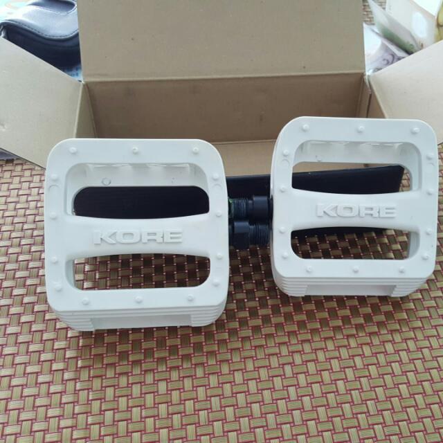 kore flat pedals