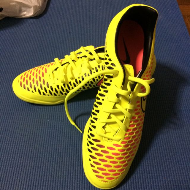 new futsal shoes