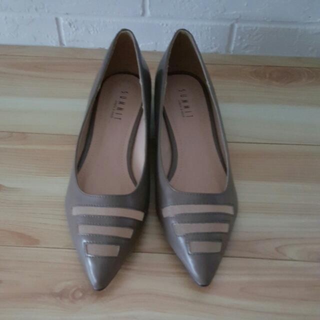 grey short heels