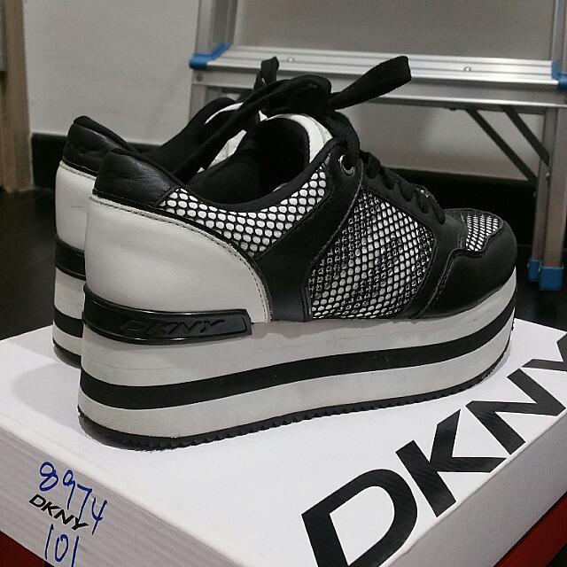 betale sig plukke gen DKNY Jill Platform Runner Sneakers Soft Calf, Women's Fashion, Footwear,  Sneakers on Carousell