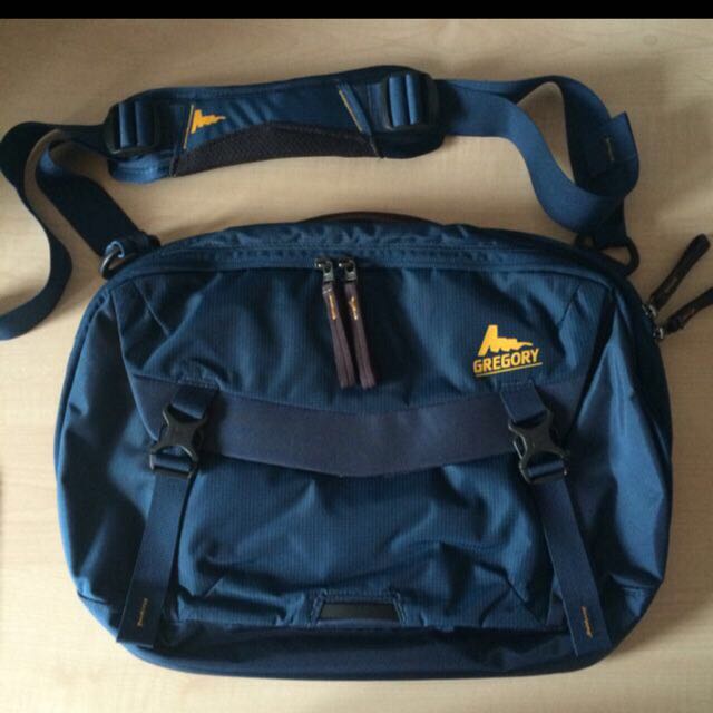Gregory Graph 12 Messenger Bag, Sports Equipment, Exercise & Fitness