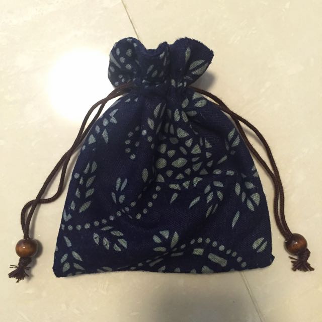 Pouch (Drawstring) (Category: Everything Else) located in Singapore. Submitted by fluffymeowmeow (Listing ID 50259032, Image 3). Description: .