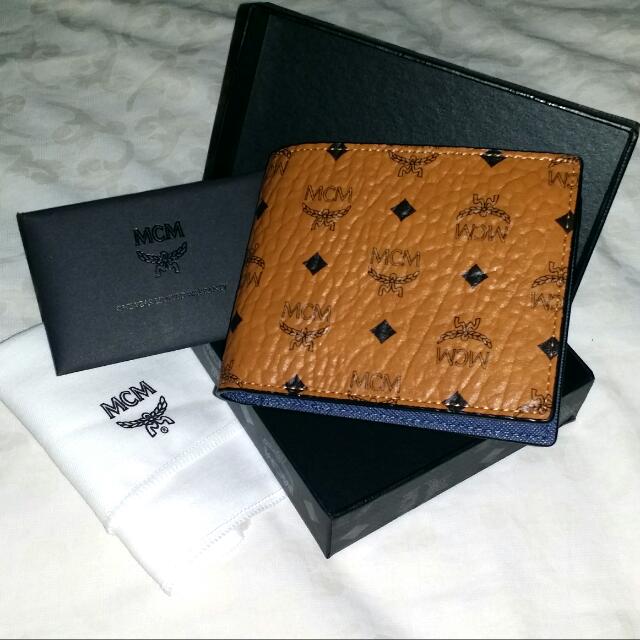 mcm claus bifold wallet