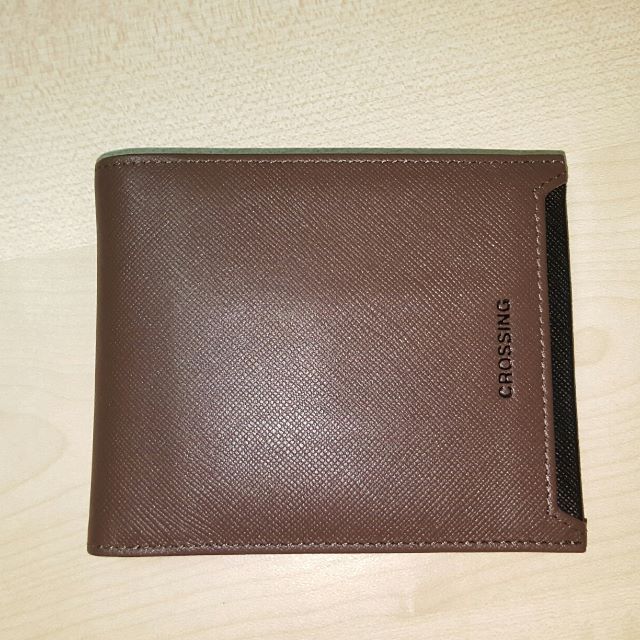 Wallet (Category: Everything Else) located in Singapore. Submitted by malawi (Listing ID 50557004, Image 2). Description: Wallet Brand : Crossing Leather Size (Folded) : 11.5cm x 9cm (approx) Condition : Very good Bought at “The Wallet Shop” for $49, 4 days ago. Used only for 1 day. Reason for Selling : Bought another wallet that I like so I want to let go this one. Price : $40 (fixed) Self Collection at Blk 319 Sembawang Close, S(750319). (Prefe
