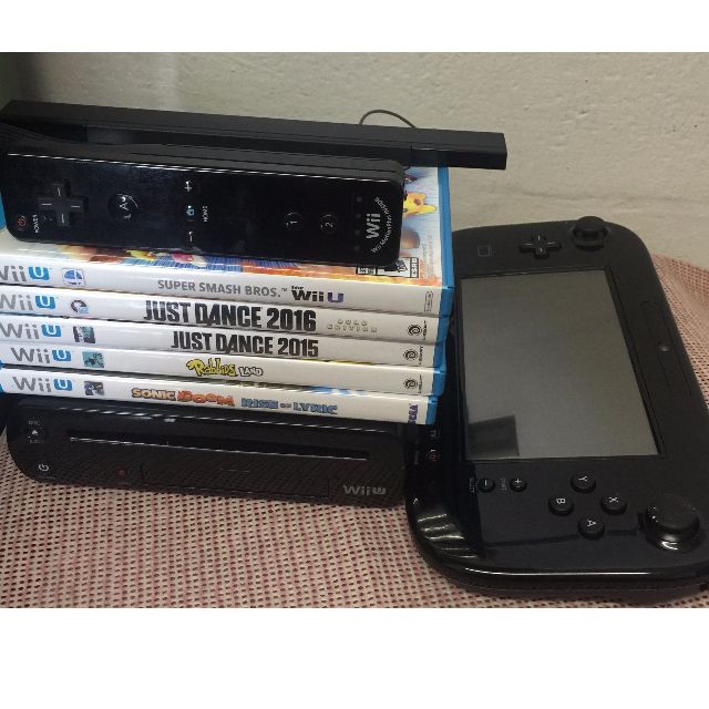  Nintendo Wii U 32GB Mario Kart 8 (Pre-Installed) Deluxe bundle  : Video Games