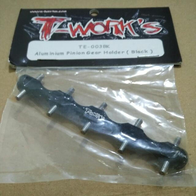 Tworks Aluminium Pinion Gear Holder Black, Hobbies & Toys, Toys & Games