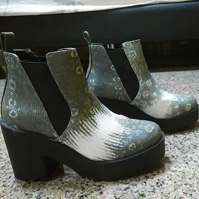Brand New H M Snake Boots EU 37 Women s Fashion Footwear Boots on Carousell