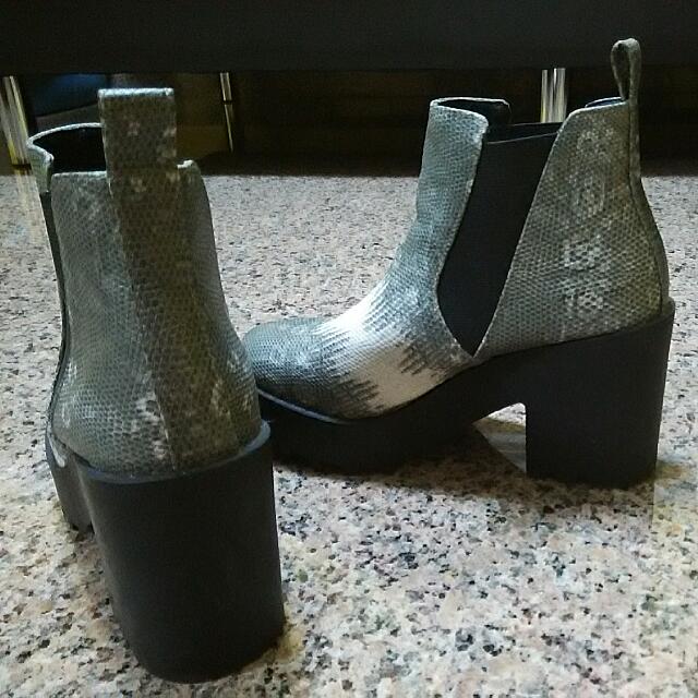 Brand New H M Snake Boots EU 37 Women s Fashion Footwear Boots on Carousell