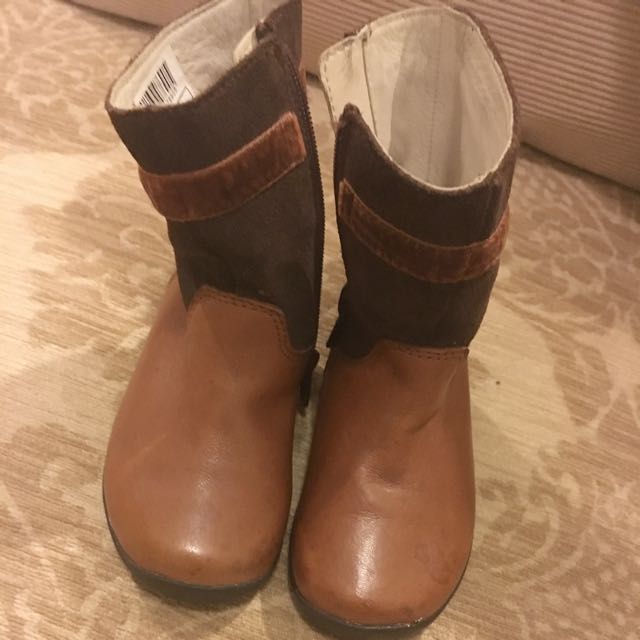 Clarks Original Baby Boots, Babies & Kids, Babies & Kids Fashion on Carousell