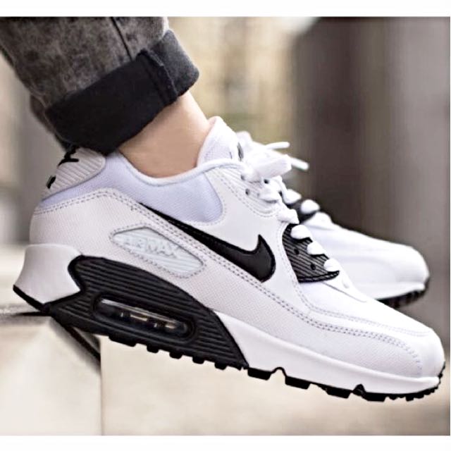 womens air max white and black