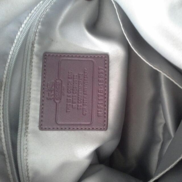 Authentic Coach (Category: Bags & Wallets) located in Singapore. Submitted by yacheerful (Listing ID 51434641, Image 3). Description: .