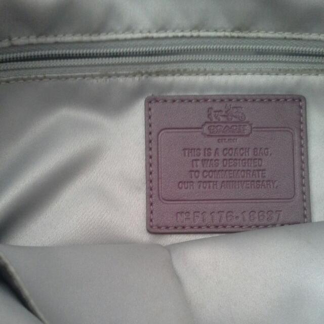 Authentic Coach (Category: Bags & Wallets) located in Singapore. Submitted by yacheerful (Listing ID 51434641, Image 2). Description: .