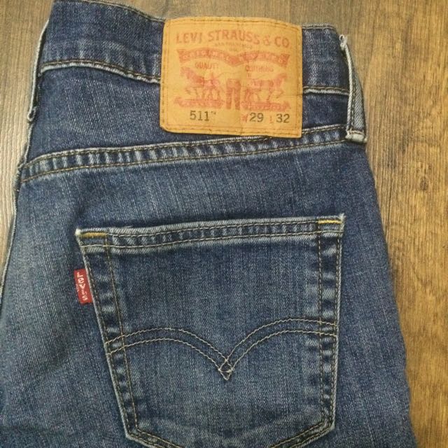 Levi's (Category: Jeans) located in Gombak. Submitted by Mohamaddd (Listing ID 51584367, Image 2). Description: size : 29 fitting : straight cut condition : 9/10 nego ✔️ reduced.