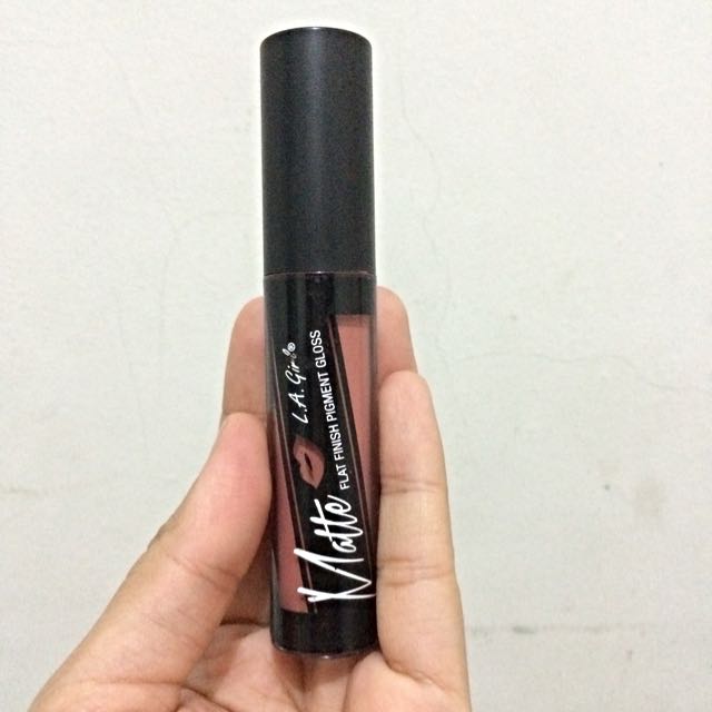 LA Girl Flat Finish Pigment Gloss, Kesehatan & Kecantikan di Carousell