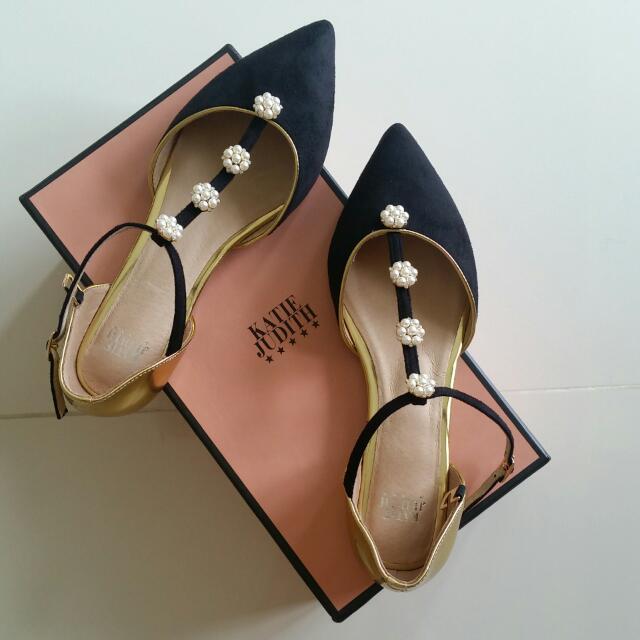 t bar pointed flats