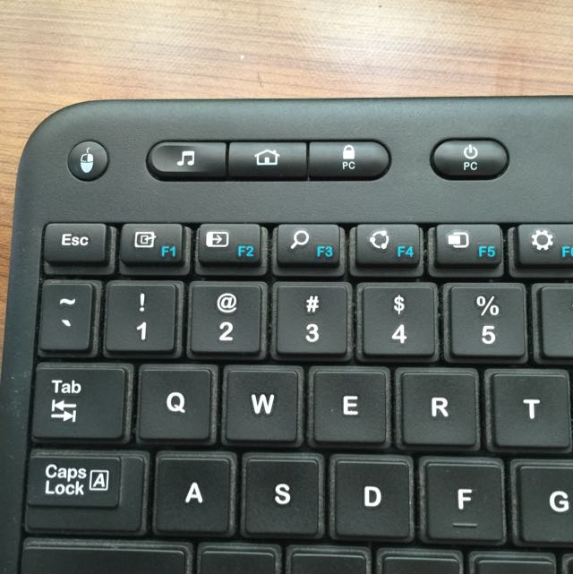 Logitech K400r Bluetooth Keyboard, Computers & Tech, Parts
