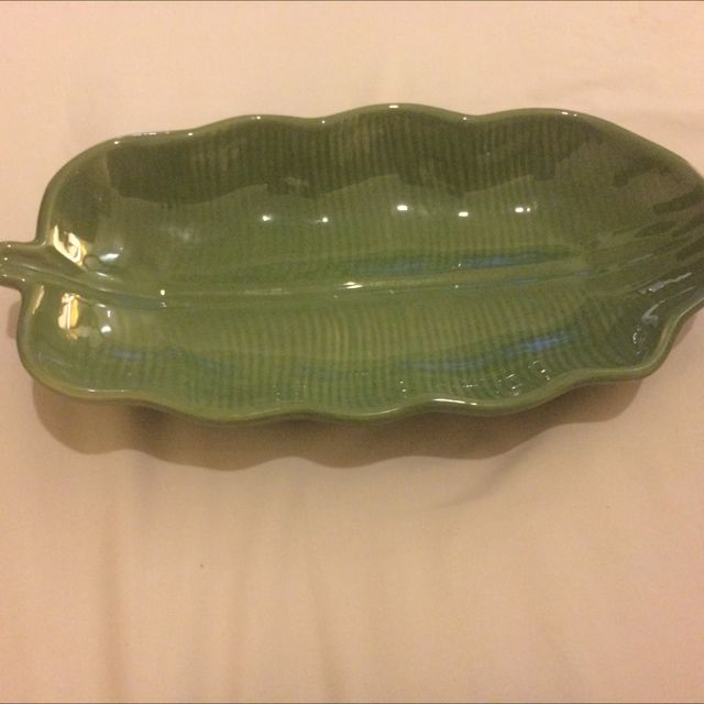 Bali Ceramic Banana Leaf Plate, Furniture & Home Living, Kitchenware