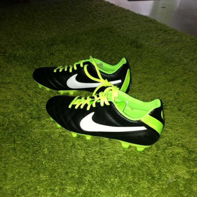 tiempo football boots