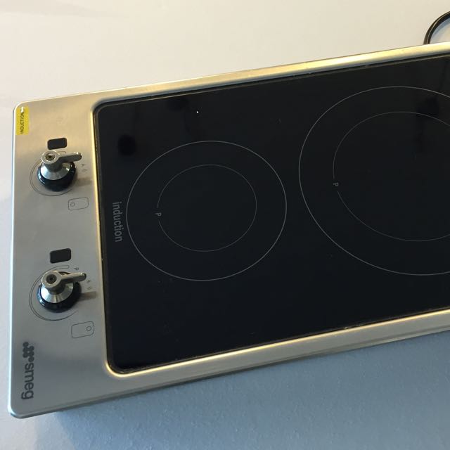 Smeg 2ring Induction Stove, TV & Home Appliances, Kitchen Appliances