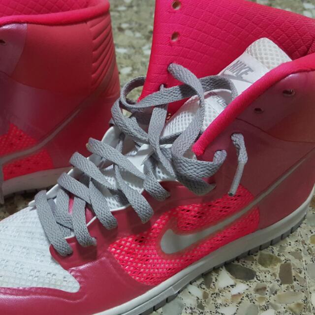 nike shoes branded