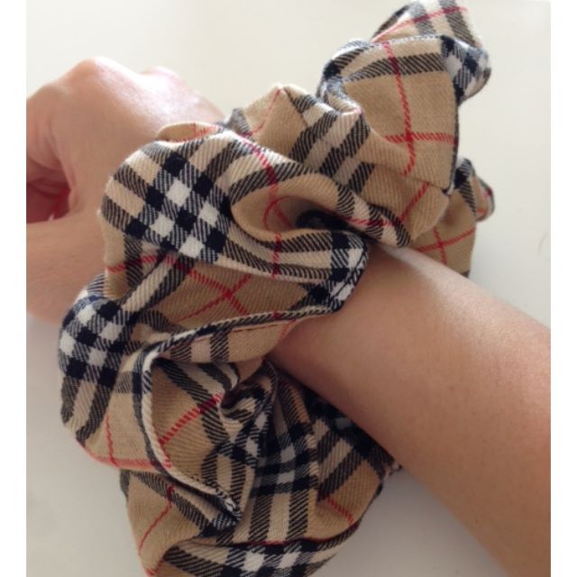 Burberry scrunchies clearance hair