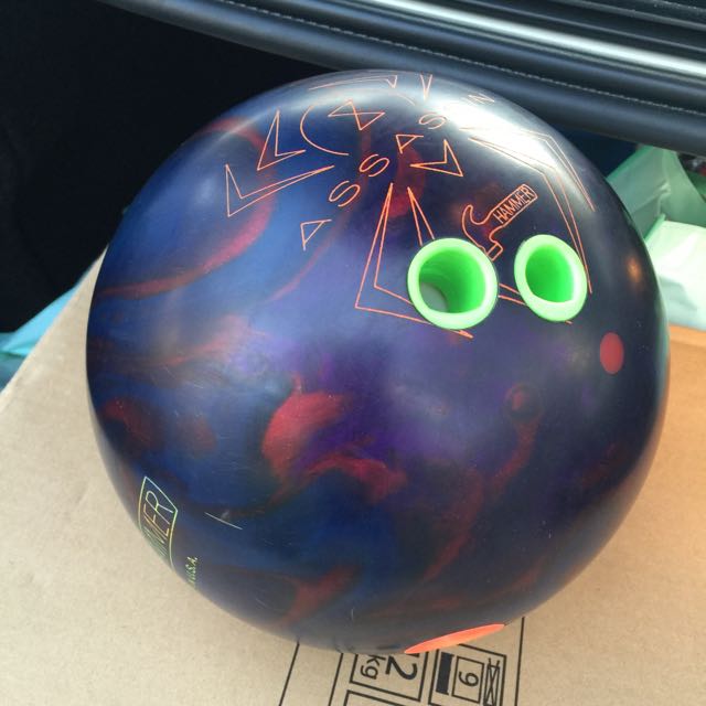 Hammer Black Widow Assassin Bowling Ball (14lbs), Sports Equipment