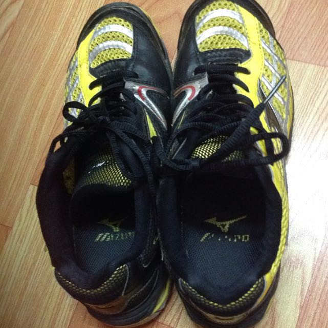 mizuno lightning 8