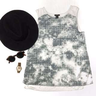 H&M abstract grey top