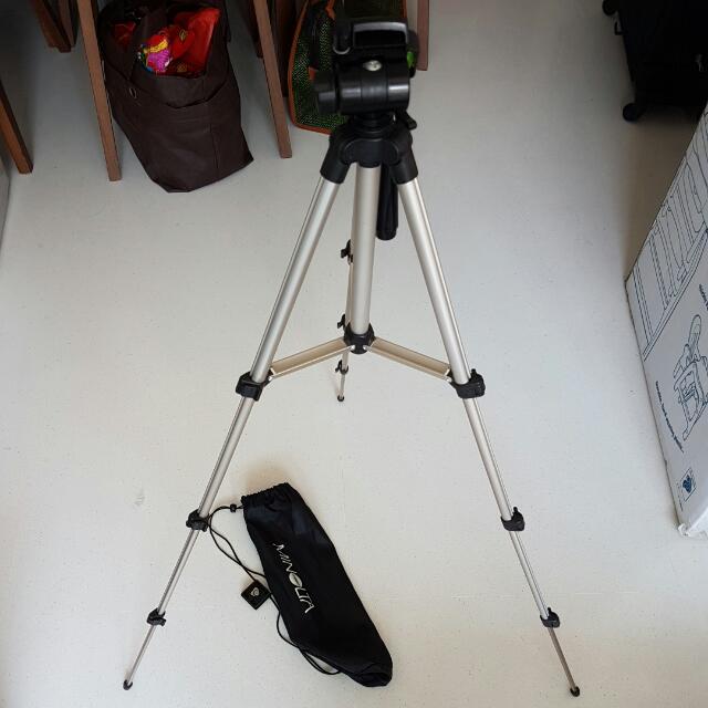 Camera Stand (Category: Video Cameras) located in Singapore. Submitted by desc7 (Listing ID 52385604, Image 2). Description: .