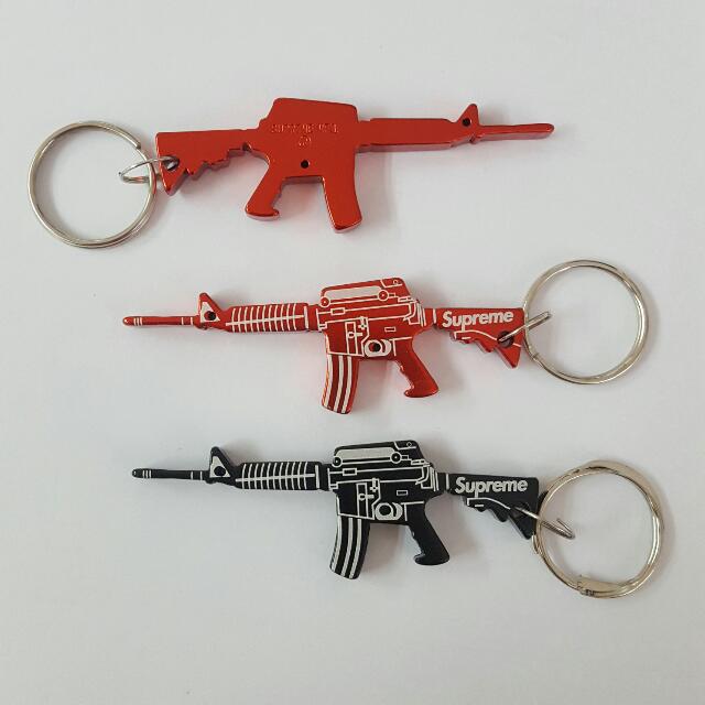 Supreme online m16 keychain