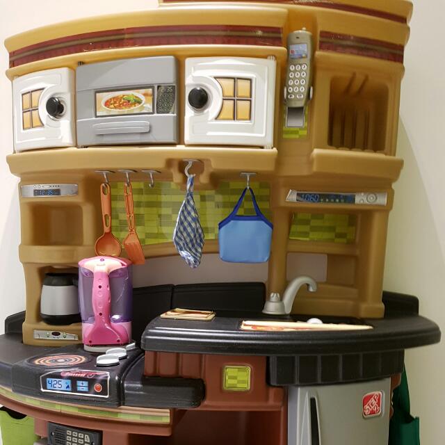 Step 2 lifestyle legacy kitchen 2025