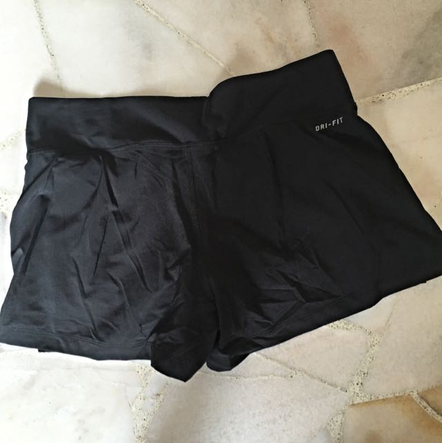 nike shorts with inner tights