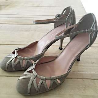 MIDAS Fawn Colored SUEDE heels Sz 39