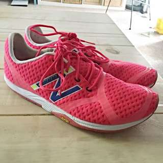 NEW BALANCE Minimus Barefoot Running shoe Sz8