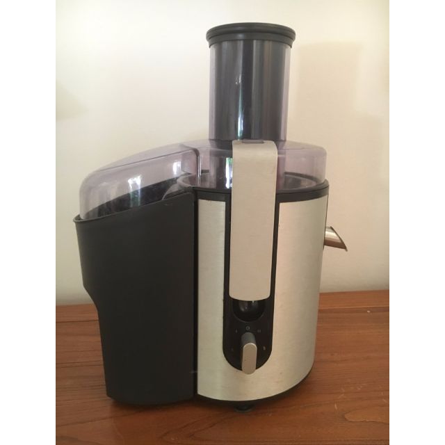 Used Philips HR1861 Whole Fruit Juicer TV Home Appliances Kitchen Appliances Juicers Blenders Grinders on Carousell