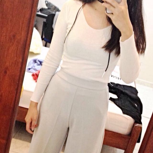 Basic Long Sleeve (Category: Blouses) located in Petaling Jaya. Submitted by fraulineg (Listing ID 52897121, Image 1). Description: Pic is taken as me as real sample. Ready stocks. Colour : Black / White Size : Free size, suitable for girls who wears size XS, S, M Quality assured! Easy-matching. And comfy to wear to university / college. Match with culottes. Culottes selling at RM58. ( waist 33cm-46cm, rubber waist, highly stretchable and super c