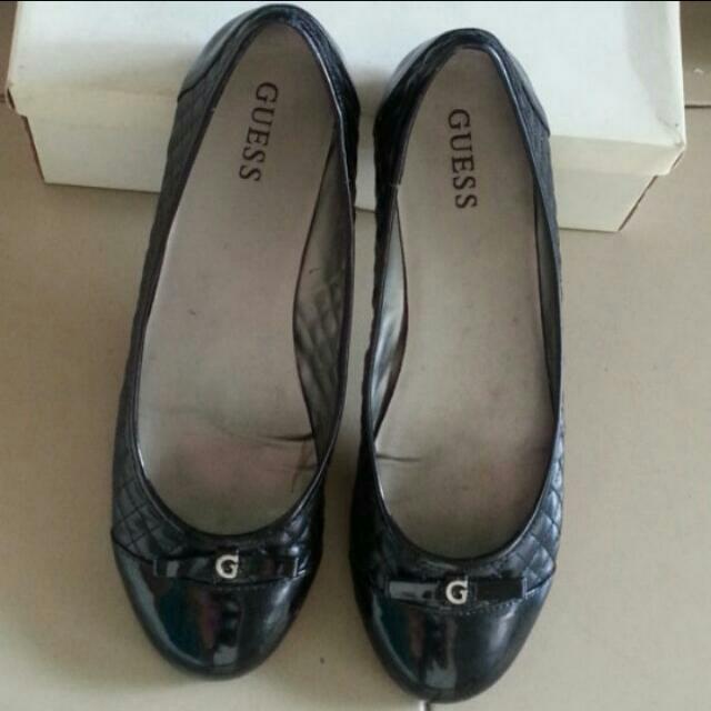 guess black flats