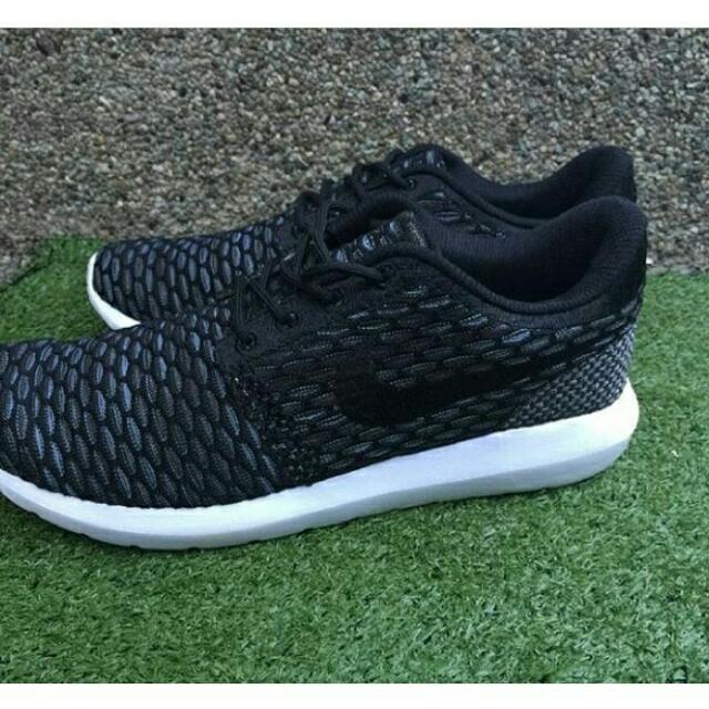 {keywor d} nike roshe run 44