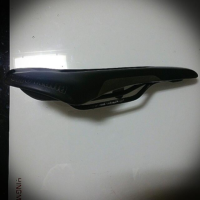 Sillin selle italia hotsell nekkar