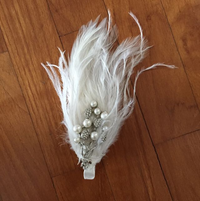 Feather Hairpin, Women's Fashion, Watches & Accessories, Hair Accessories on Carousell