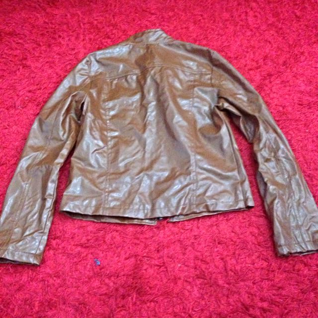 Polyester Turtle Neck Jacket (Category: Sleeveless) located in Kota Bharu. Submitted by fabulous2u (Listing ID 53172638, Image 2). Description: Size S fit to M Colour Brown Lining inner RM 3 sm / RM 5 ss for registered post RM7 sm / RM10 ss for poslaju West Malaysia: 9 East Malaysia: 12.