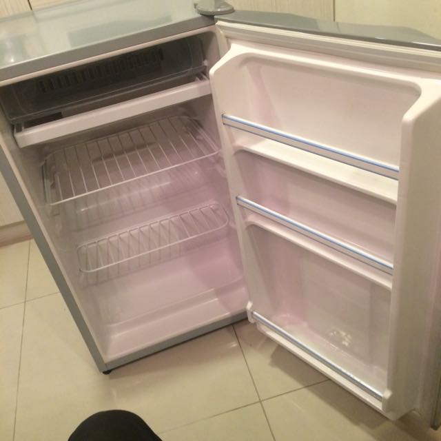 大同冰箱TR 100T Tatung Minifridge, 電視及其他電器 , 廚房用品, 冰箱及冰櫃在旋轉拍賣